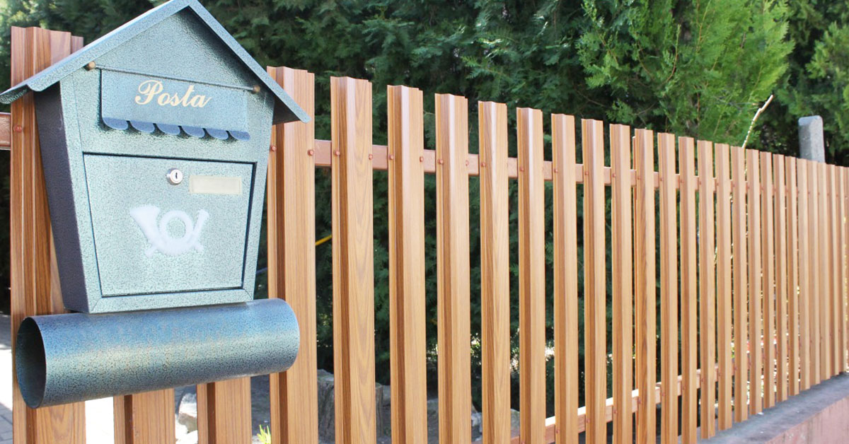 Trapezoidal metal fence slats